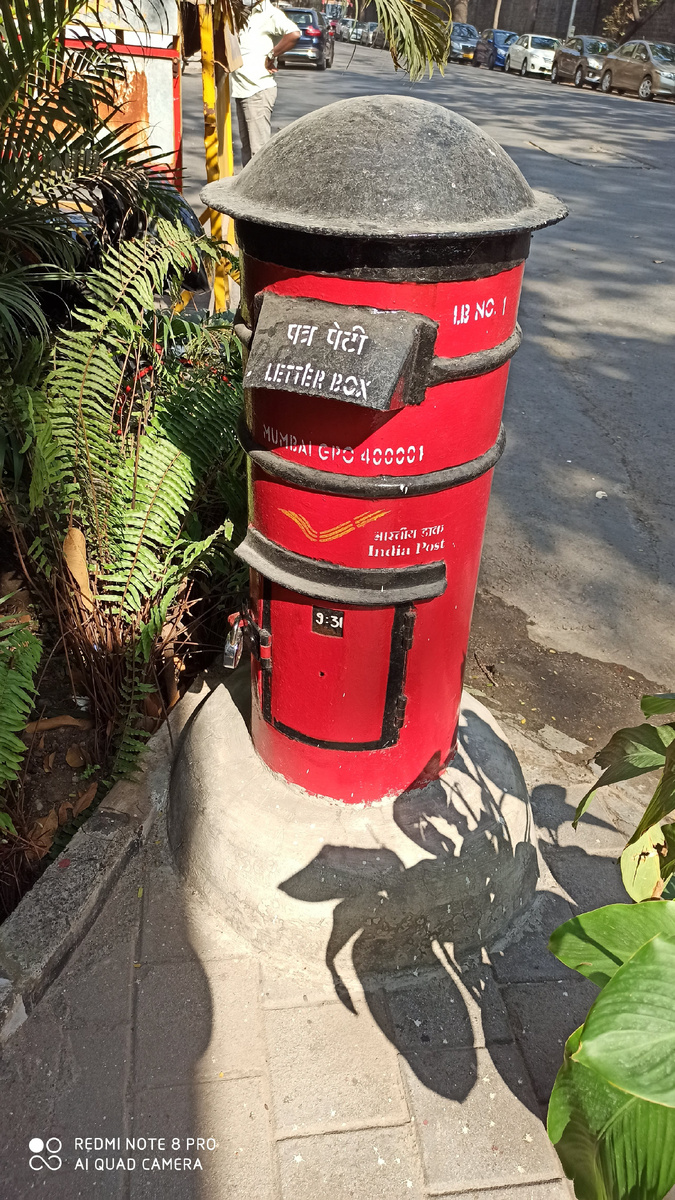 У него точно есть брат в Лондоне. 