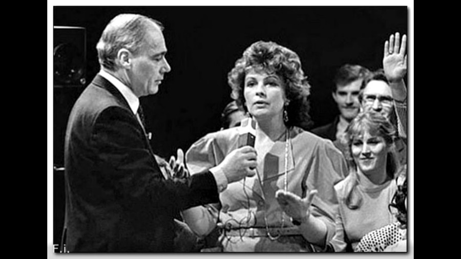 Людмила Иванова во время телемоста Ленинград-Бостон. Источник: teachron.livejournal.com