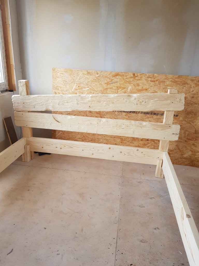 Каркас кровати почти готов