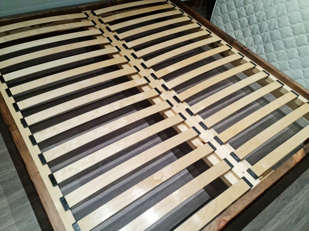 Ламели установлены, подпилены под размер