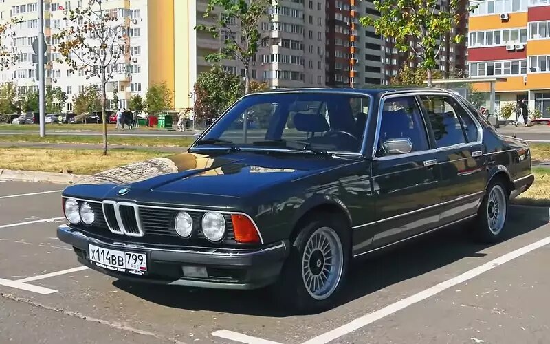    Паспортная максимальная скорость BMW Е23– 215 км/ч, разгон до 100 км/ч – 8 секунд.