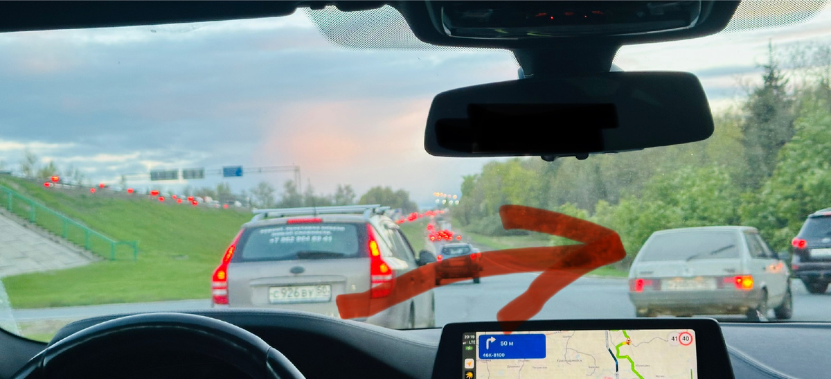 Пробка прямо, мы поехали направо в объезд. Впервые, вроде бы