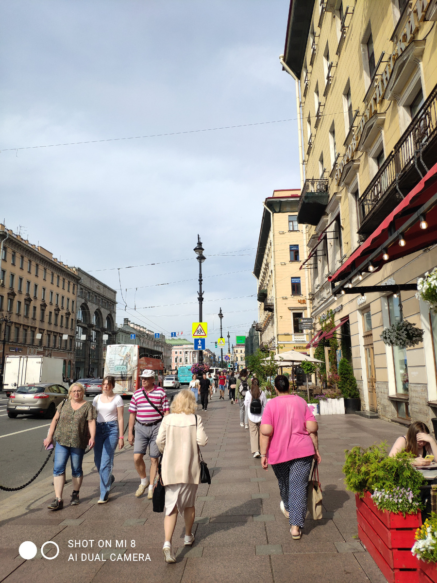 Летом Невский