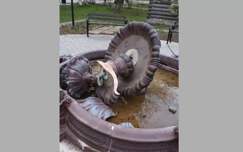    Вандалы разбили фонтан в одном из райцентров Удмуртии