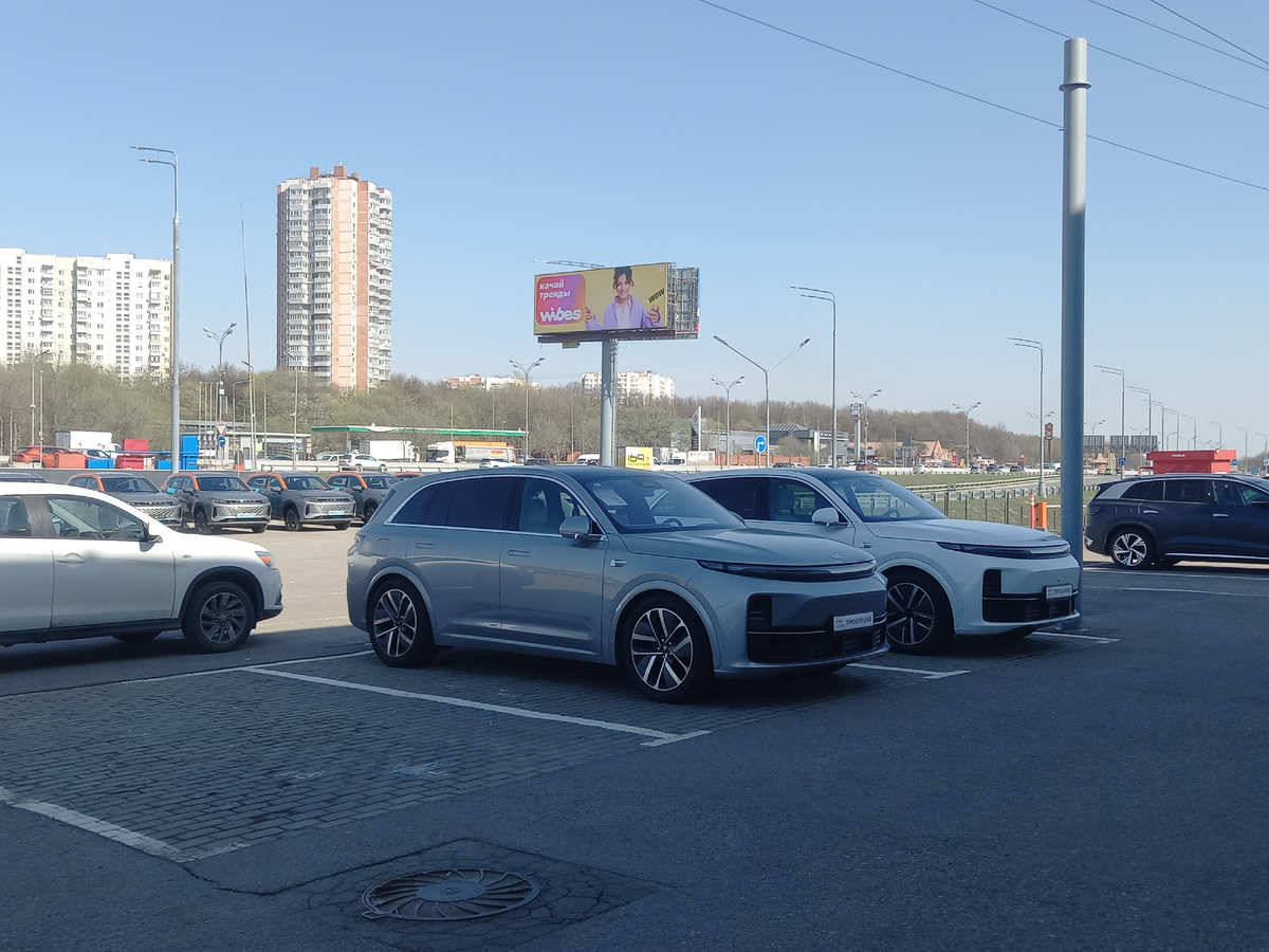 В Россию за четыре месяца 2025 года поставлено машин стоимостью 19,6 млрд долларов.