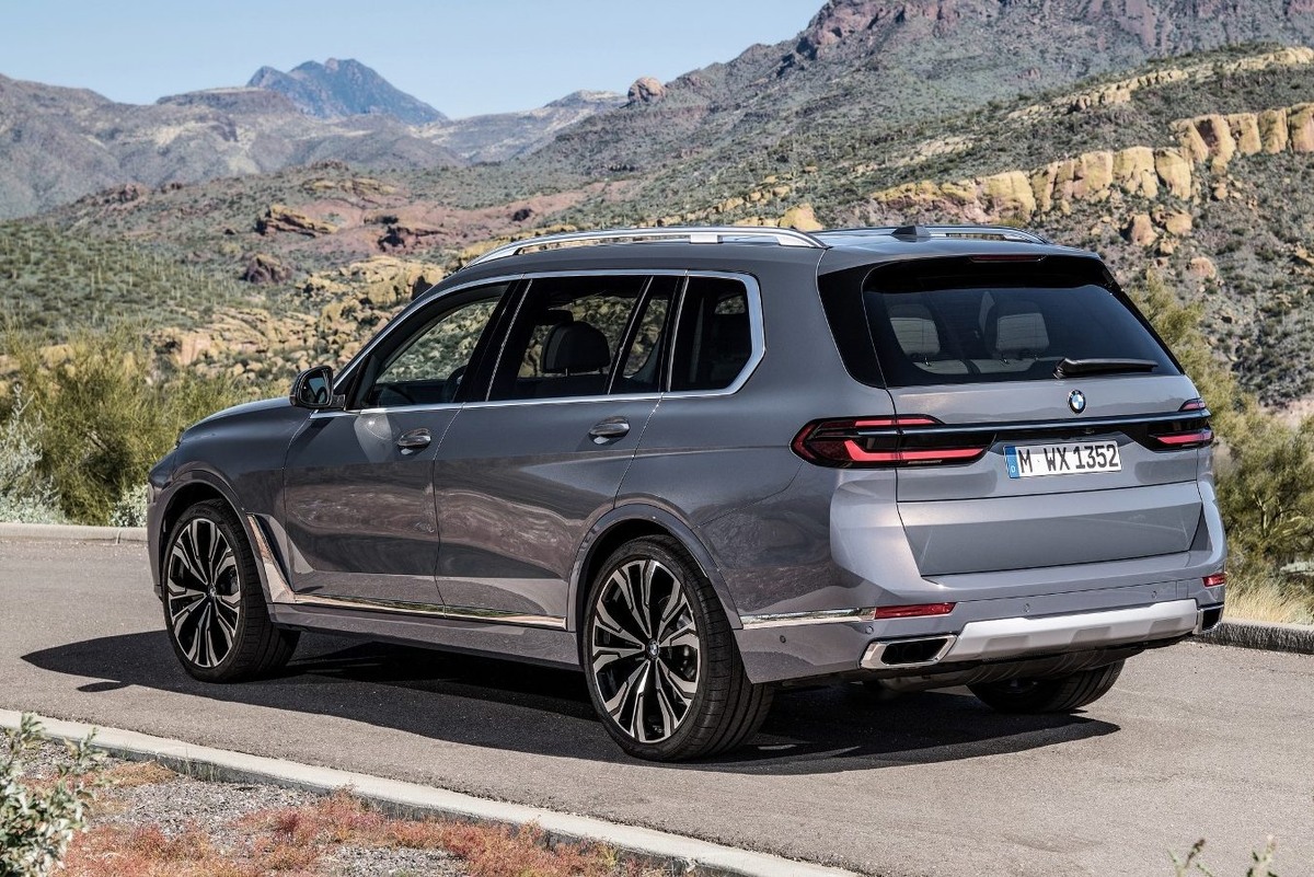 Актуальная версия BMW X7.