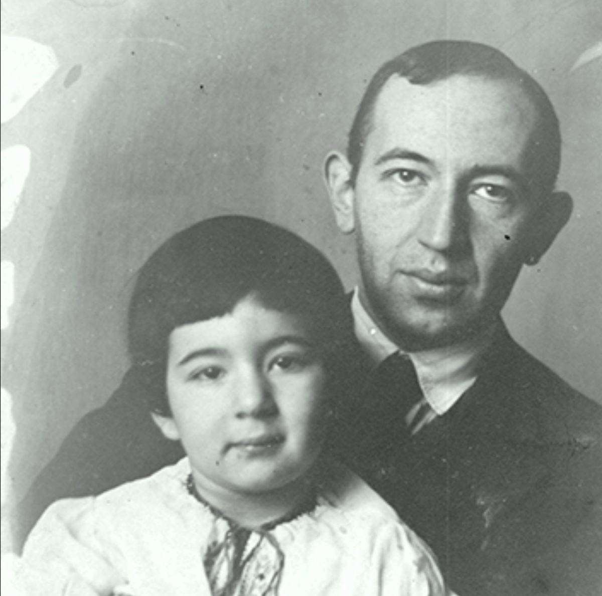 Мирóн Семёнович Вóвси с дочерью, Любовью Мироновной. 1930 г.