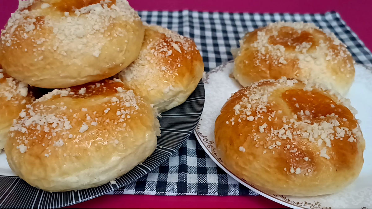 📌 Мягкие булочки с джемом и хрустящей посыпкой