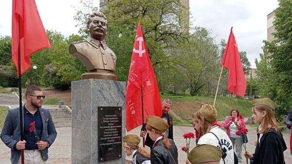 Ренессанс товарища Сталина. В Мелитополе открыли первый памятник организатору Великой Победы