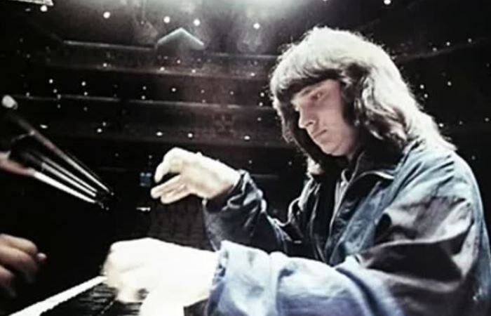 Пианист Алексей Султанов во времена наступающей болезни / Фото: vk.com