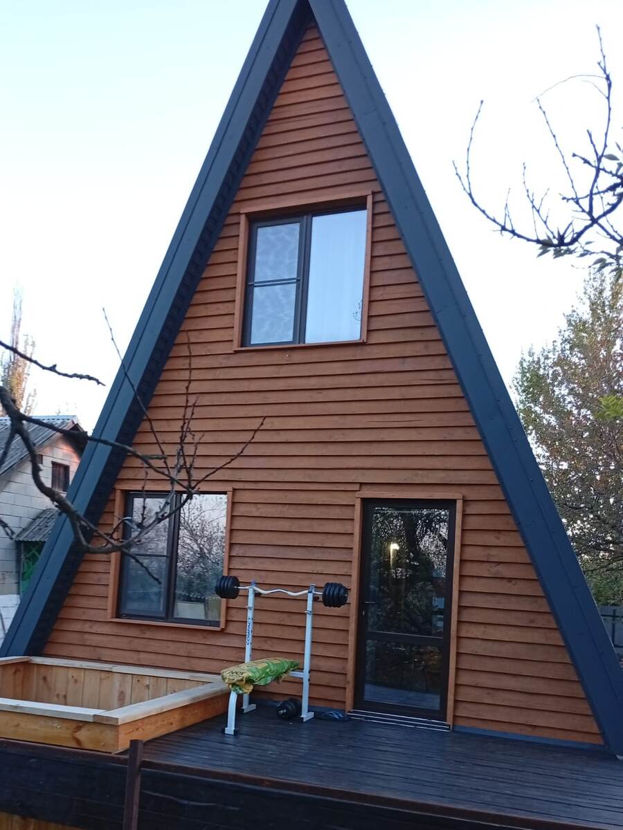 Задняя веранда с будущим бассейном.