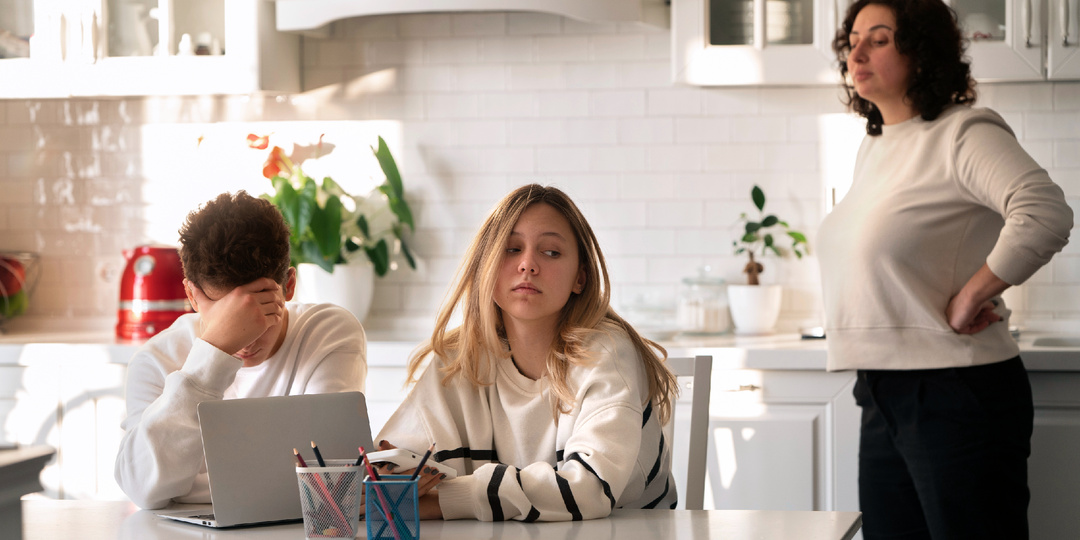 С детьми надо общаться используя 7 золотых правил и появится шанс вернуть душевную близость и взаимопонимание ребенка с родителями