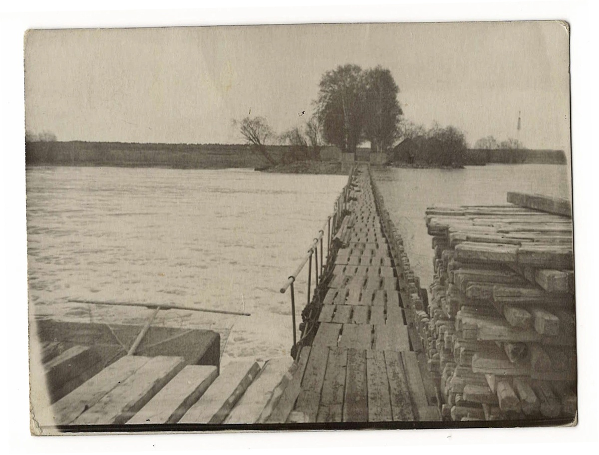 На крохинской плотине. Фото из архива Галины Сергеевны Коварды