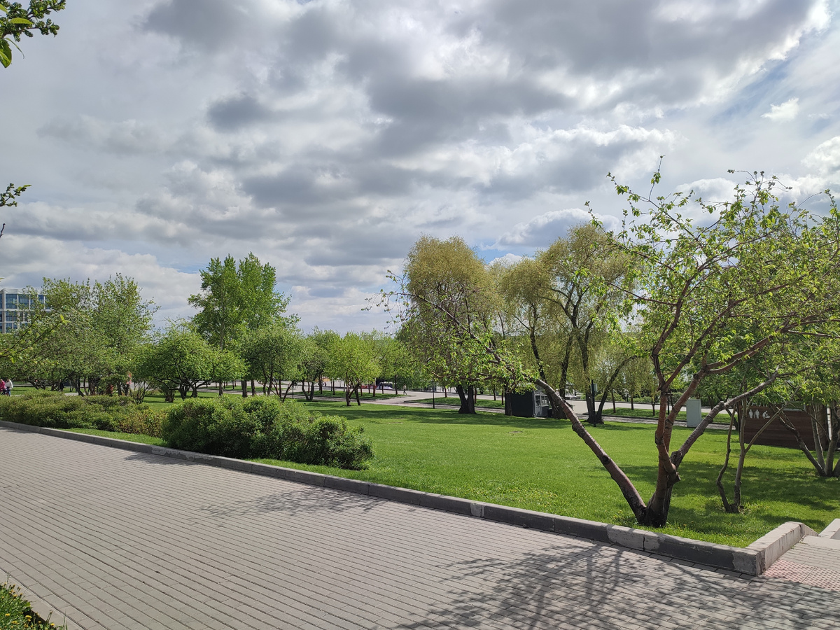 Налево пойдешь - в городок аттракционов попадешь 