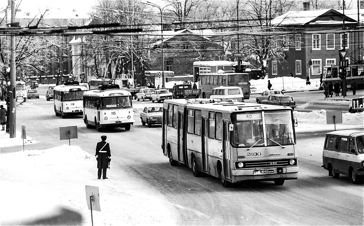 В каждом автобусе тогда сидел профессионал своего дела