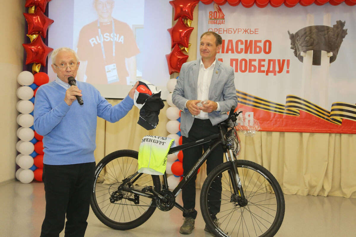     Чемпион мира Александр Гусятников открыл секцию по велоспорту в оренбургской школе Антон Пичурин
📷    Чемпион мира Александр Гусятников открыл секцию по велоспорту в оренбургской школе Антон Пичурин
📷    Чемпион мира Александр Гусятников открыл секцию по велоспорту в оренбургской школе Антон Пичурин
