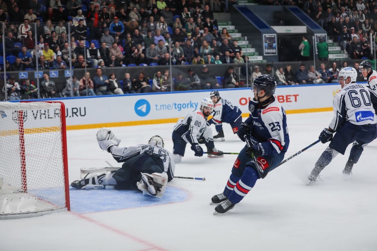    В полуфинальном противостоянии нижегородской и петербургской команд ВХЛ все матчи заканчивались с разницей в одну шайбу