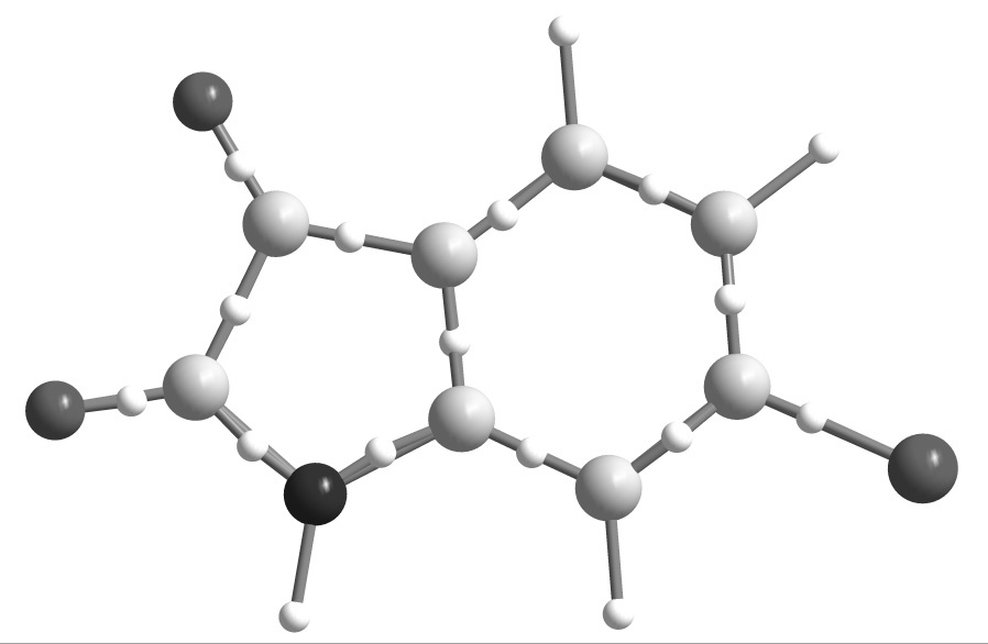 Структура вещества. Большие сферы - атомы углерода, азота, кислорода, хлора, маленькие концевые сферы - атомы водорода. Маленькие сфкры между большими - остаточные пики электронной плотности, полученные после уточнения структуры.