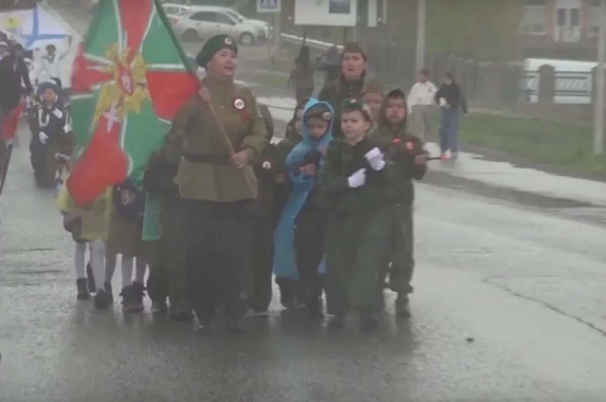    Чиновники в Башкирии объяснили, почему дети маршировали под ливнем