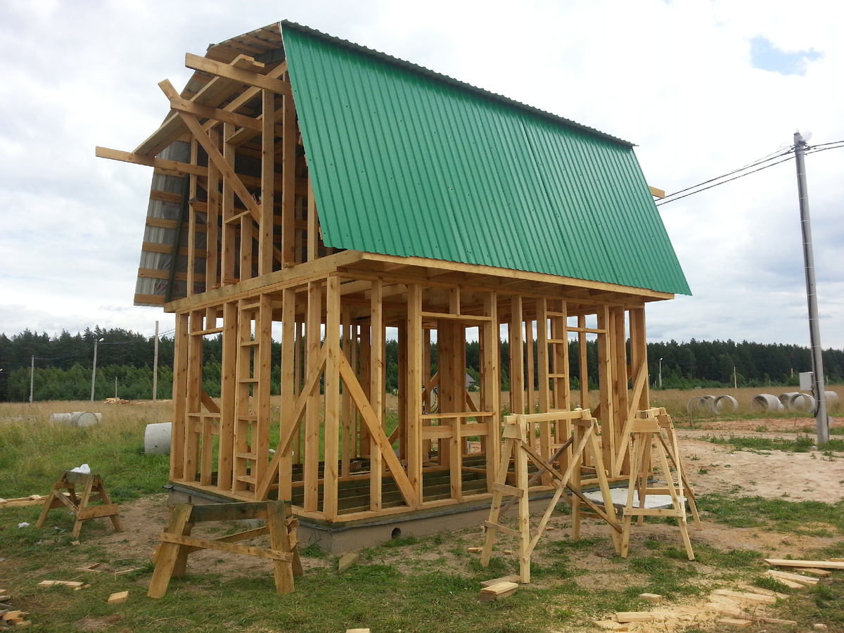 Монтаж кровли начался!