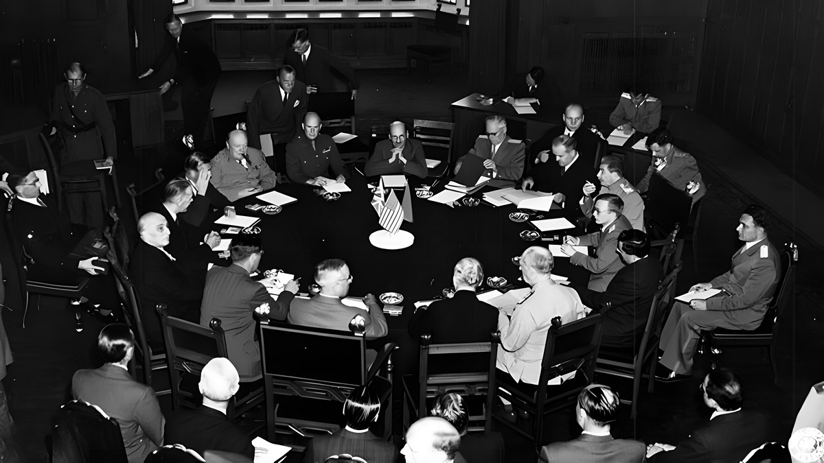 Потсдамская конференция - общий вид одного из заседаний