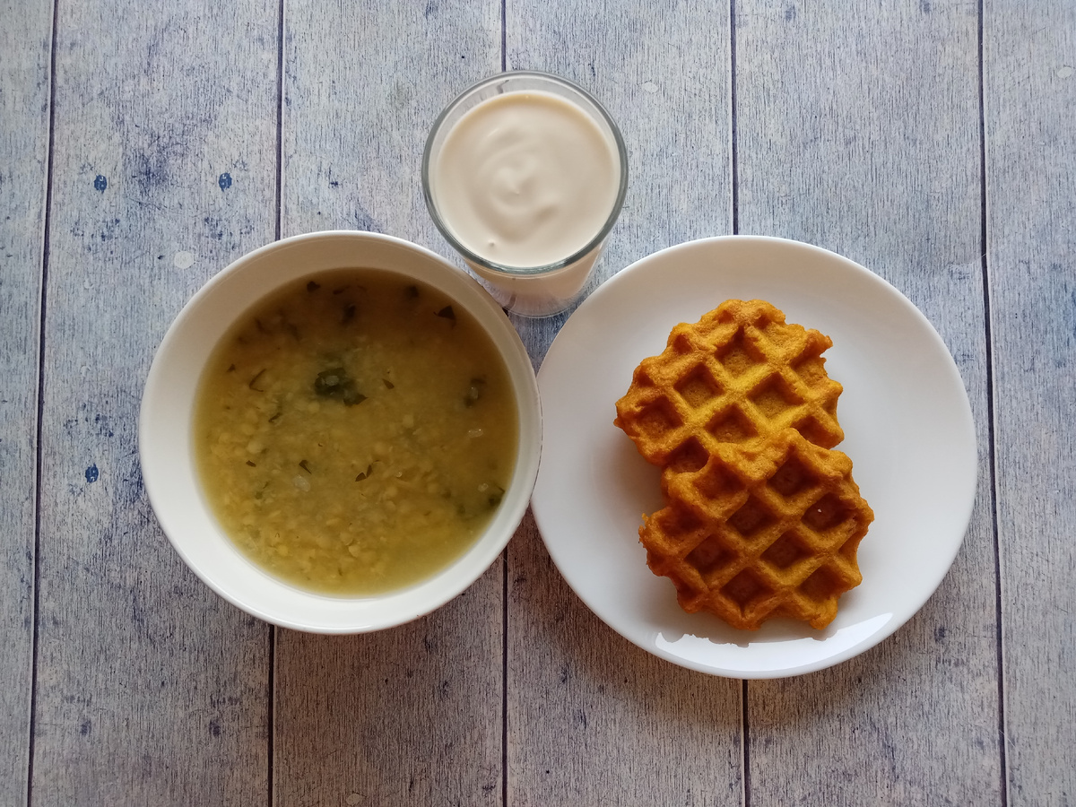 Ужин. Чечевичный суп, тыквенные вафли и ряженка.