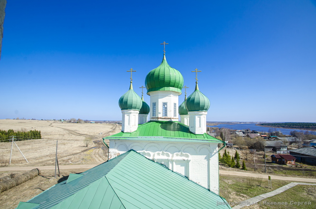 Вид с колокольни Дмитриевскоой церкви
