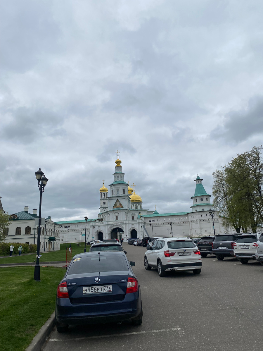 Бесплатная большая парковка 