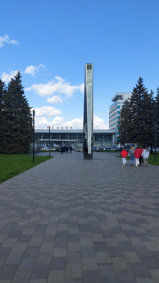 Площадь перед ж/д вокзалом. Фото автора.