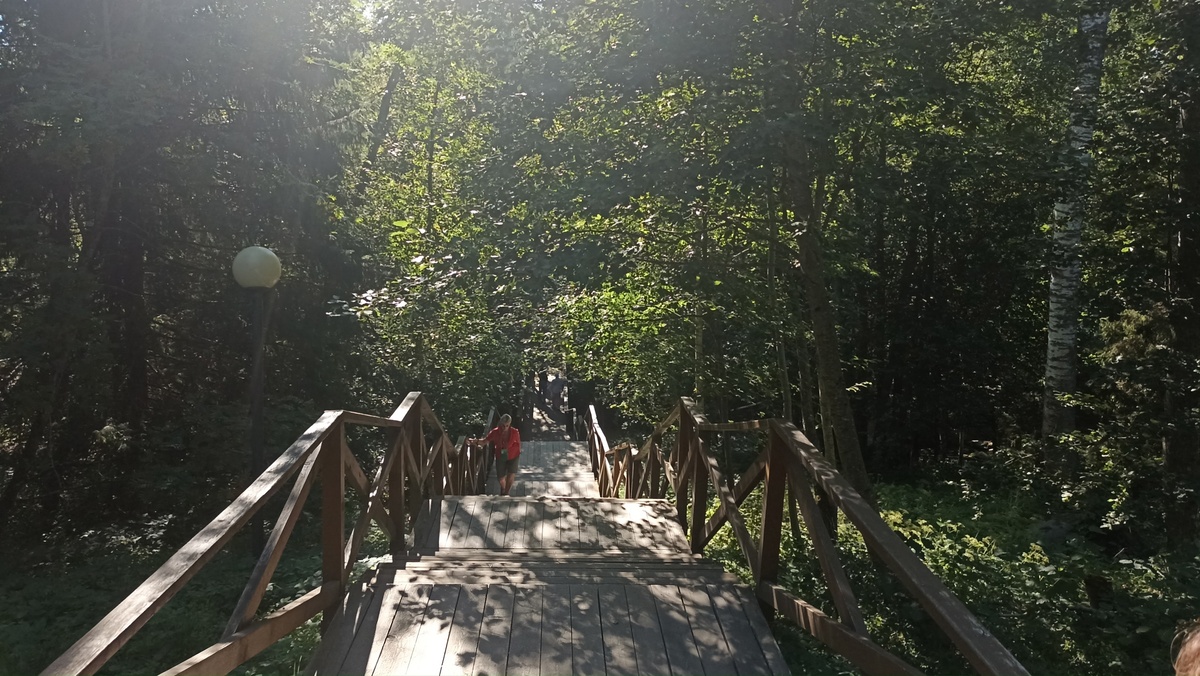 Спуск к водопаду Кивач