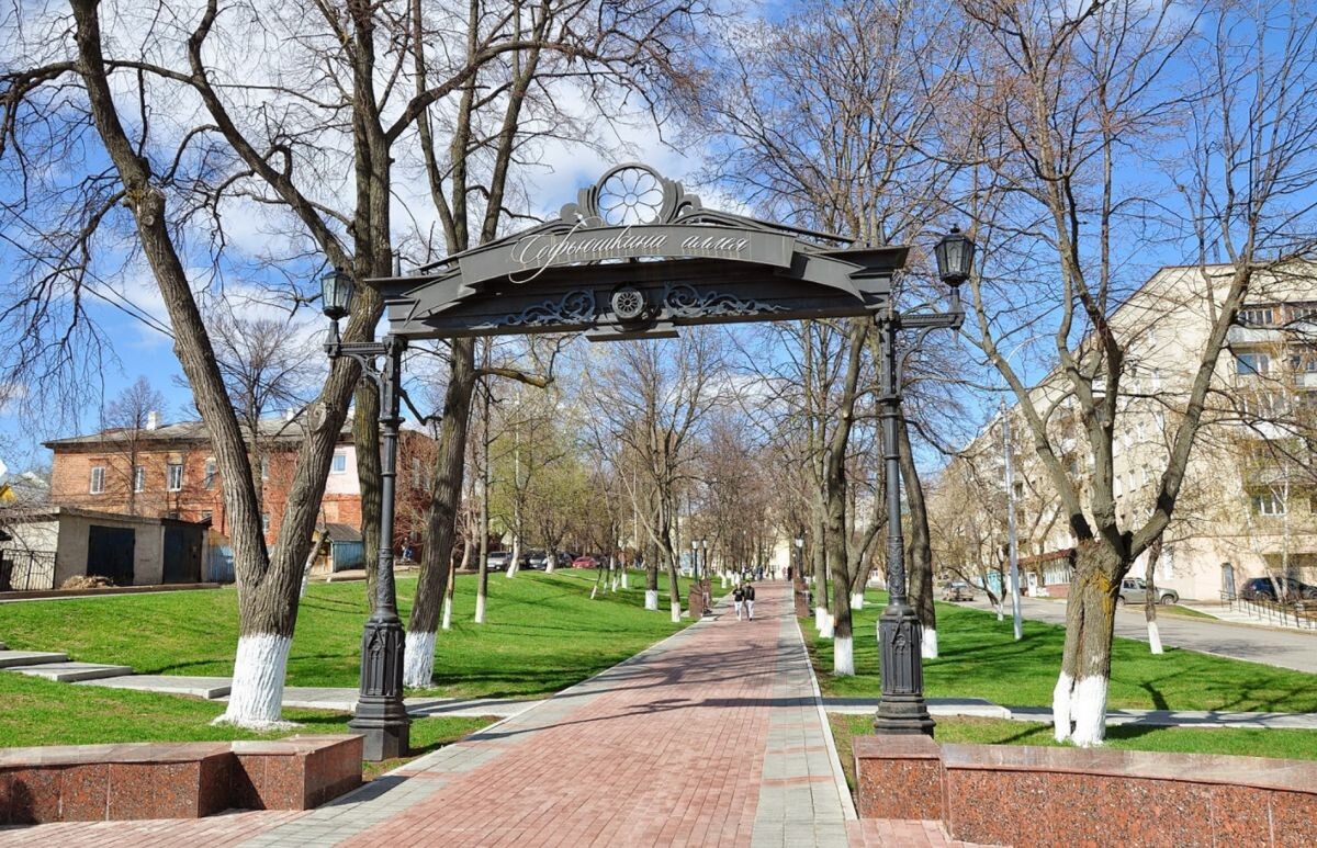 Квартира, в которую мы сегодня заглянем, находится в центре Уфы — из окон видно Софьюшкину аллею, популярное место отдыха горожан