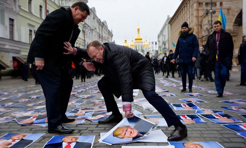    Украинцы снова ненавидят Трампа. (Иллюстрация: нейросети)