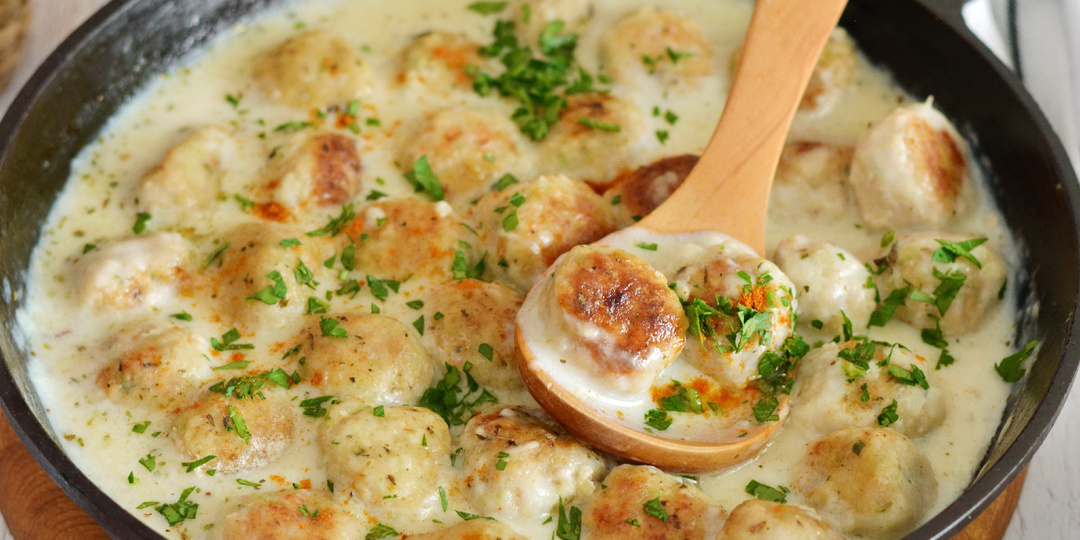 Те самые фрикадельки, после которых на сковороде не остаётся ни капли соуса – всё вымакивают хлебом