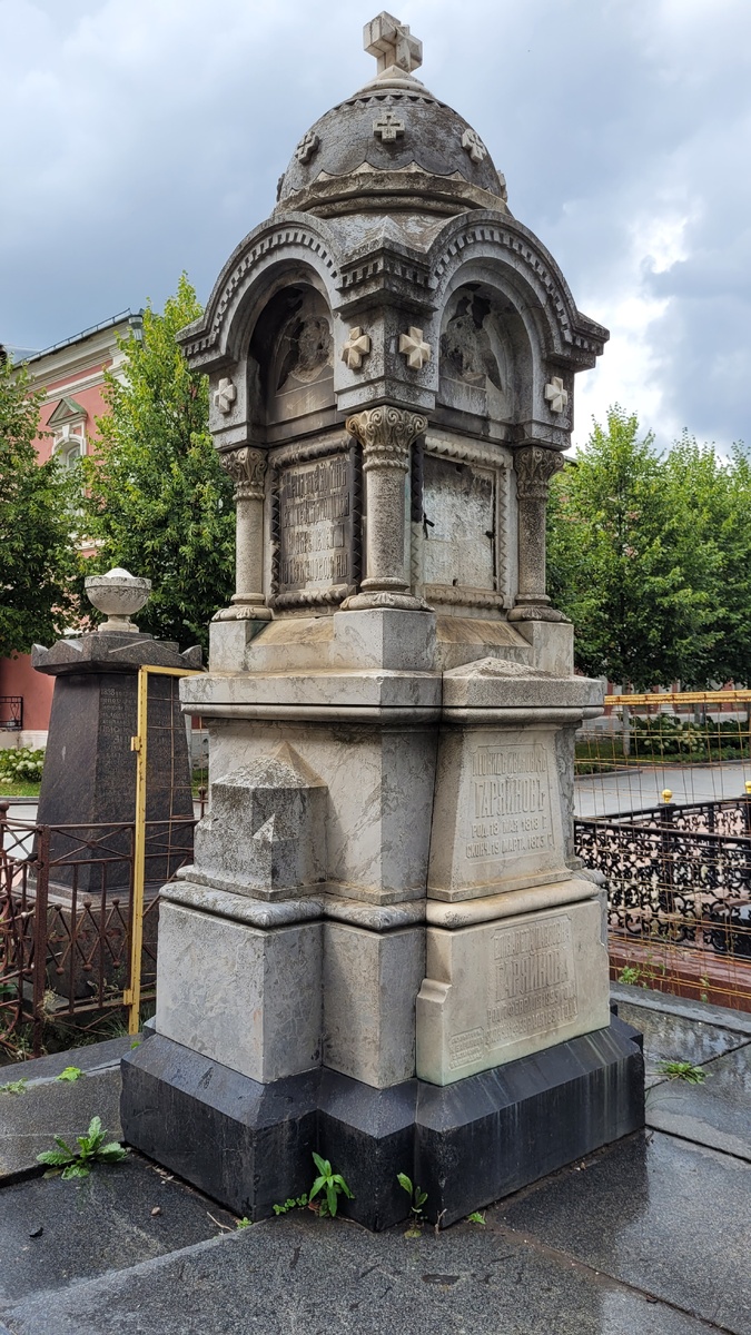 Надгробие Гаряйновых. Лето 2024