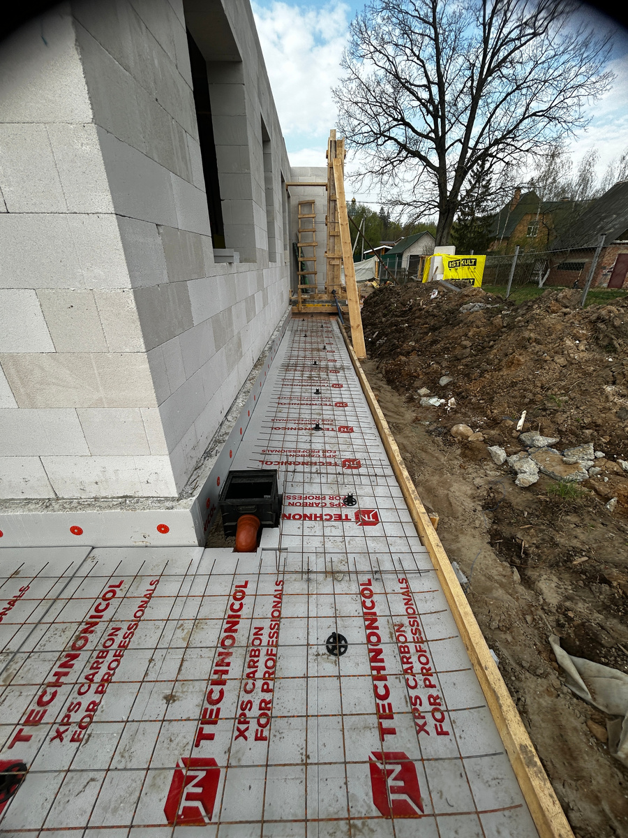 Пример утеплённой отмостки Bavaria-Bau