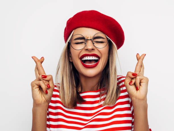 к чему постучать по дереву