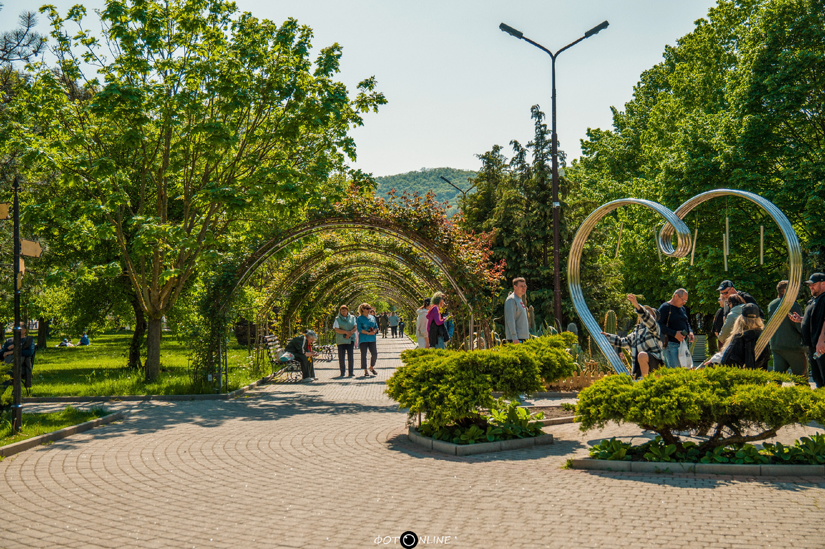 листайте вправо