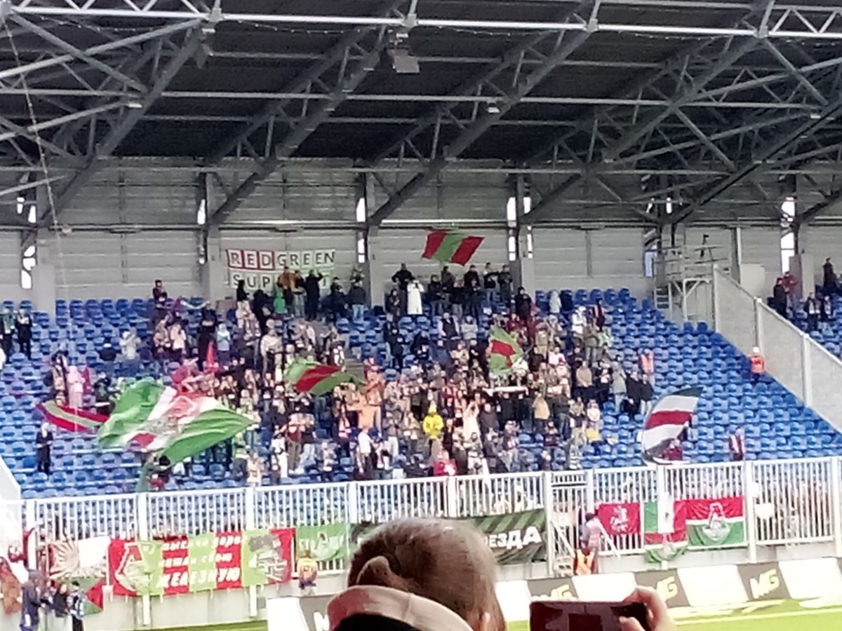 Болельщики "Локомотива" (Москва) в Воронеже 11 мая 2025 года