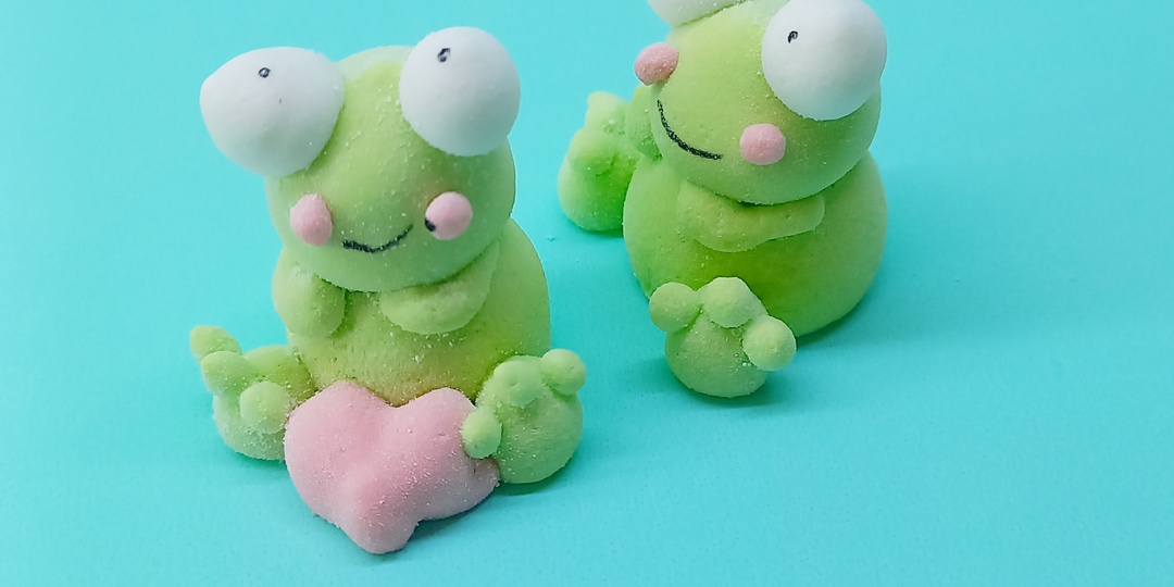 Как маршмэлловая лягушка встретила свое отражение