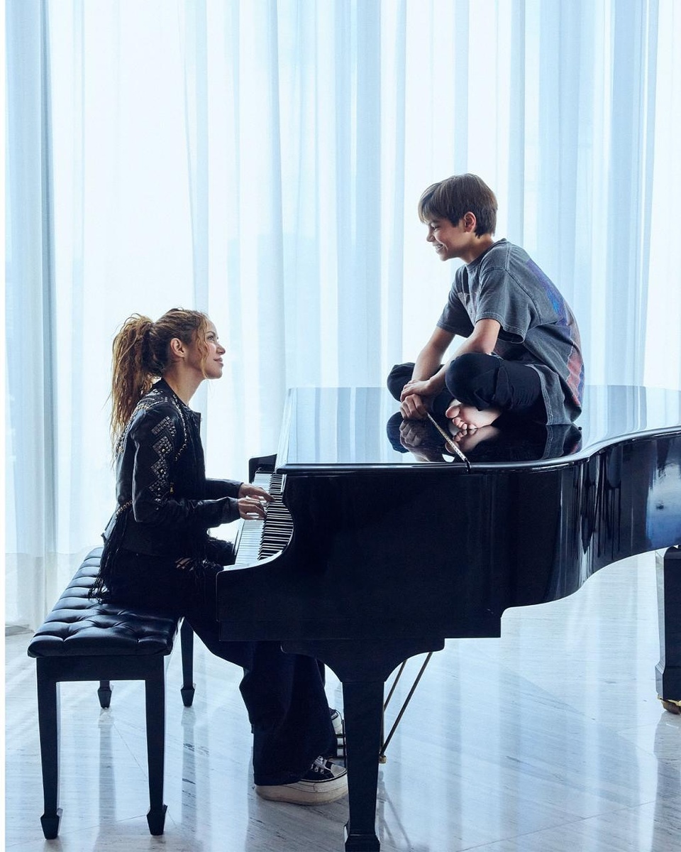    Шакира с сыном сыграла на фортепианоСоцсети Шакиры
