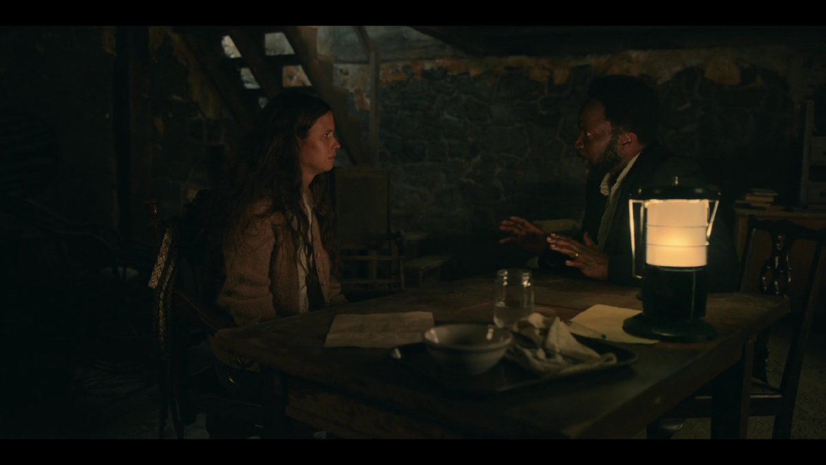 - Залезаю я такой в дупло и попадаю в колодец. Ну думаю, конец мне.