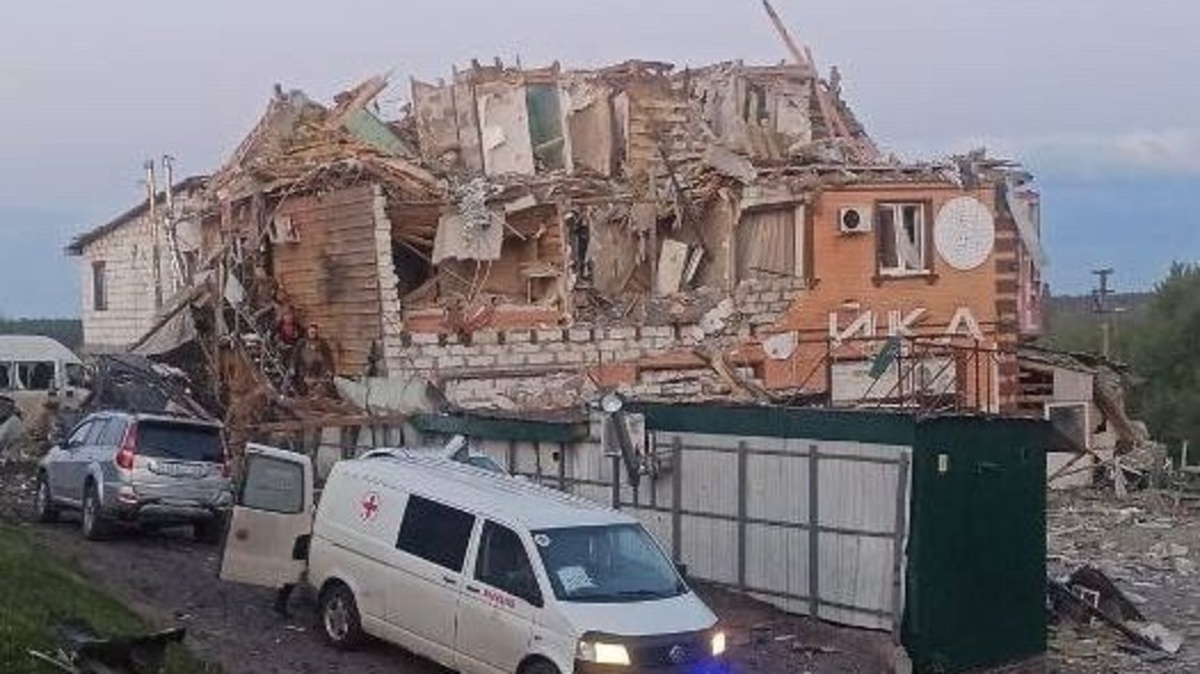    Три человека пострадали при ударе по Рыльску в Курской области