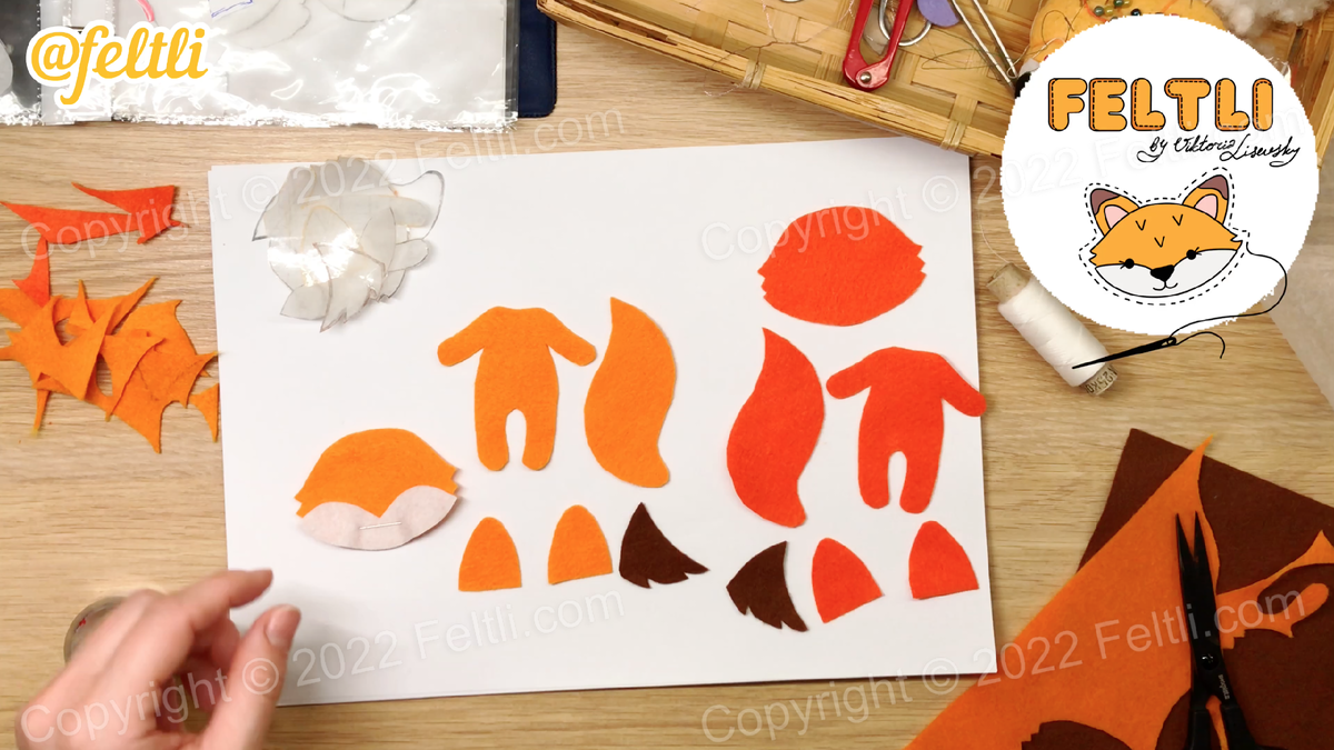 Шаг 1. Вырезаем все элементы выкройки из мягкого фетра (использую корейский мягкий фетр толщиной 1 мм). Понадобятся следующие цвета фетра: оранжевый, белый, коричневый, светло-розовый и розовый.