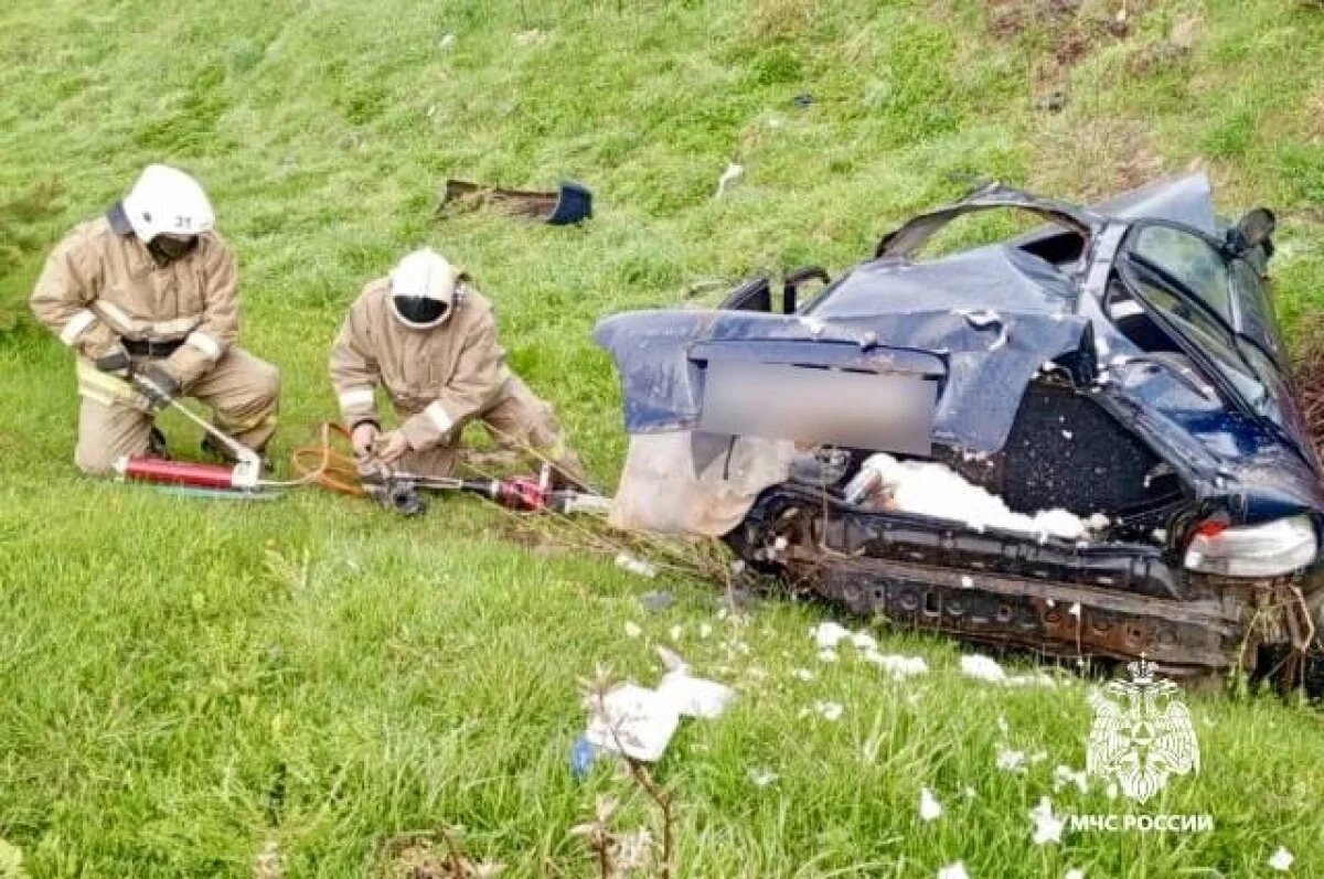    Под Тверью машина влетела в ограждение и разбилась всмятку, водитель погиб