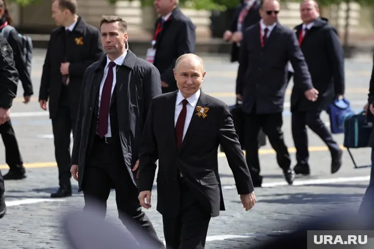 Путин рассмеялся после шутки ветерана о здоровье и деньгах
Фото: Роман Наумов © URA.RU