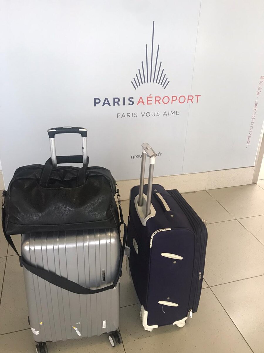 Где-то в Париже. И вот уже ваши чемоданы летят вместе в следующий отпуск)) 