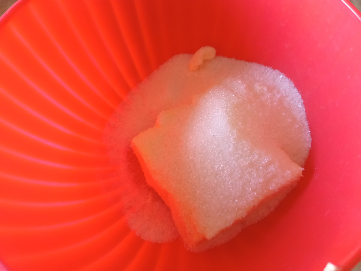 фото автора: взбиваю масло с сахаром