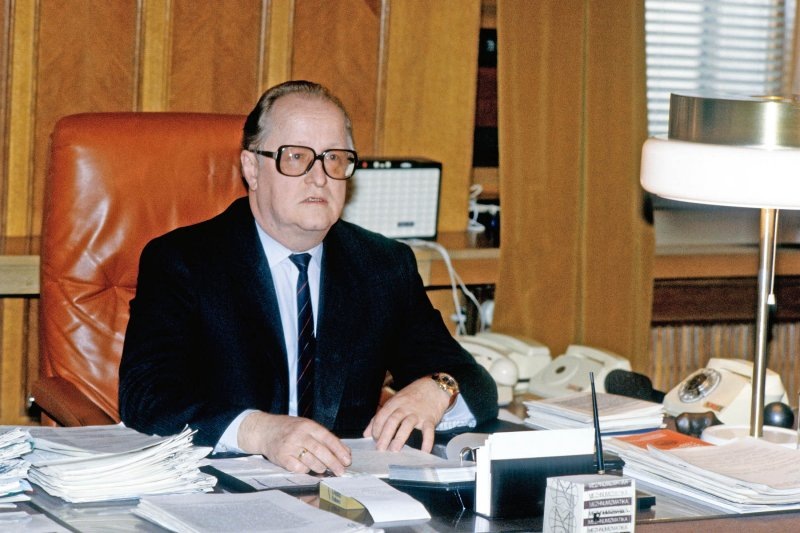 Виктор Геращенко на посту председателя ЦБ. Источник: Яндекс.Картинки