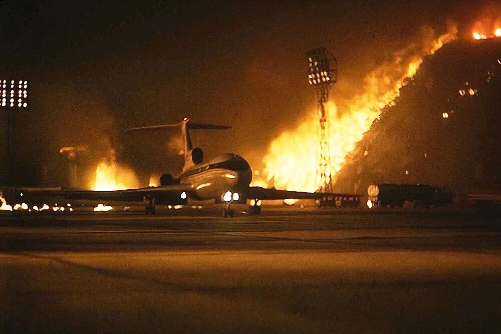    Кадр из фильма «Экипаж». Ту-154Б на фоне катастрофы. Фото: кадр из фильма