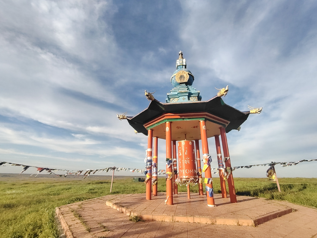 Ступа Калачакры у "Одинокого тополя" 